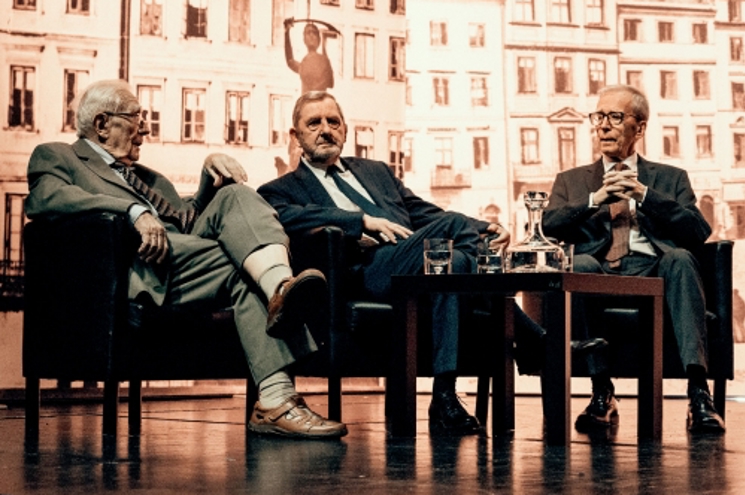 zdjęcie gości i prelegentów wystawy