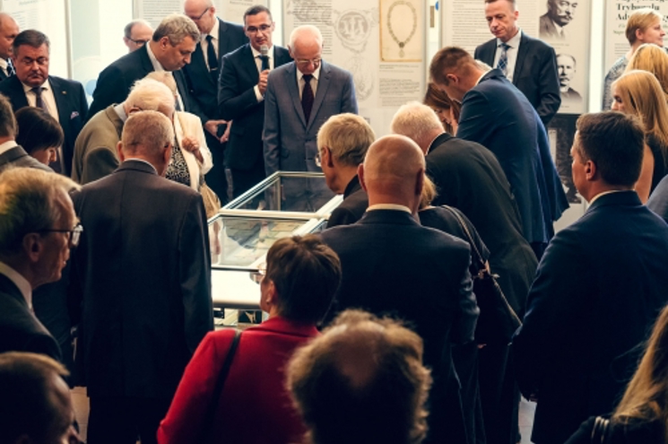 zdjęcie gości i prelegentów wystawy